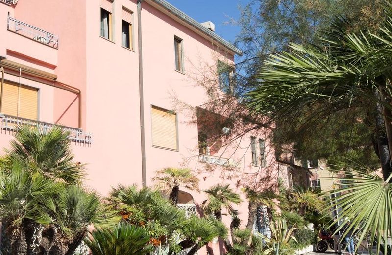 Affittacamere Lo Scoglio (Guesthouse)