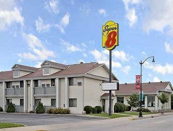 Super 8 by Wyndham La Crosse