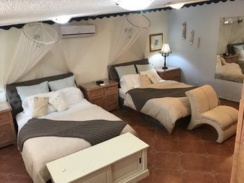 Club Arias Bed & Breakfast
