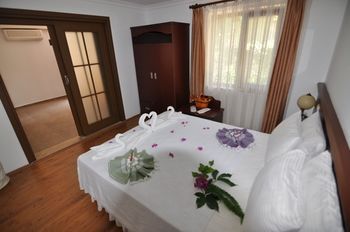 Longhouse Inn Hotel