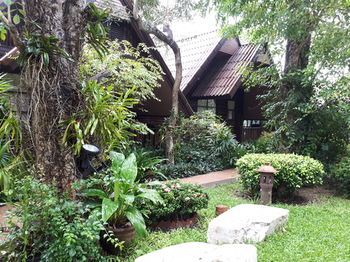 Amporn Riverside Resort