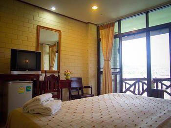 Phornpailin Riverside Resort