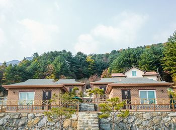Gapyeong Unaksan Healing Camp Pension