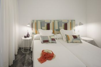 Sevilla Luxury Rentals – Horno Santa Cruz