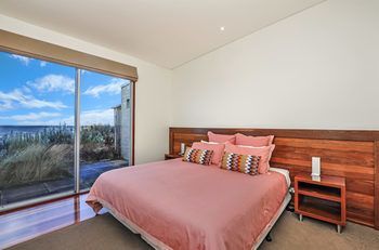 Hearns Beachside Villa 9