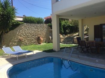 Dim Art Traditional Villa