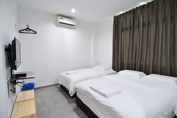 Capital O 90615 The Bed Hotel