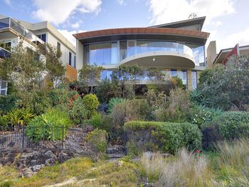 Whale View - Grand Luxurious Beachfront Home