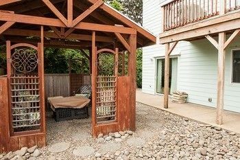 The Blue Crab 4 Br home by RedAwning