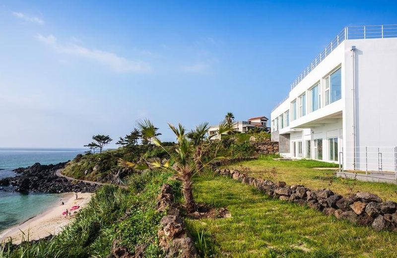Cobeach Poolvilla Esmeralda