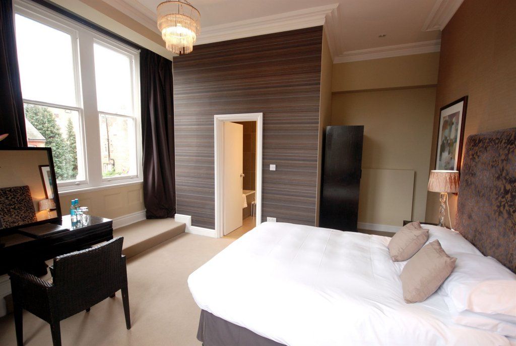 Kew Gardens Hotel