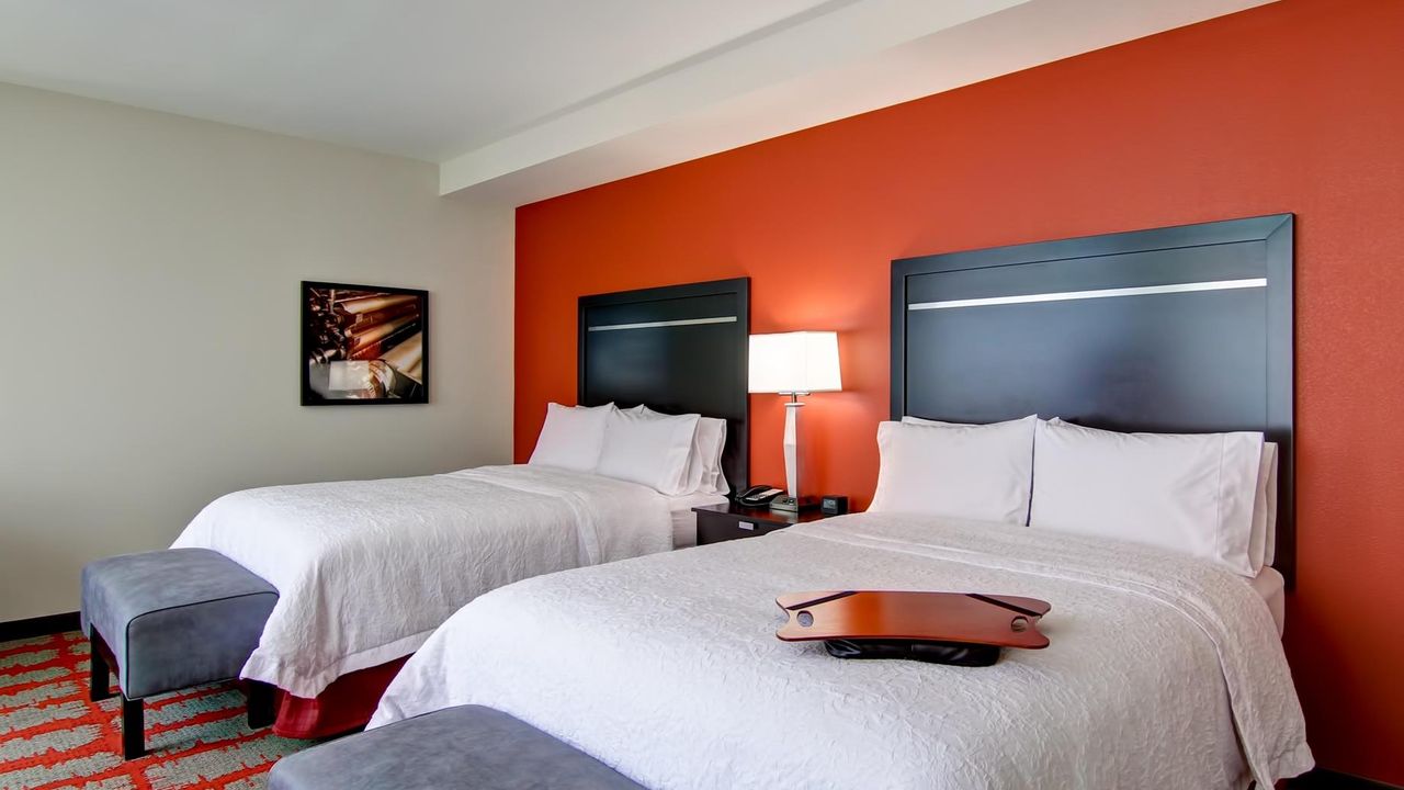 Hampton Inn and Suites Cincinnati - Downtown