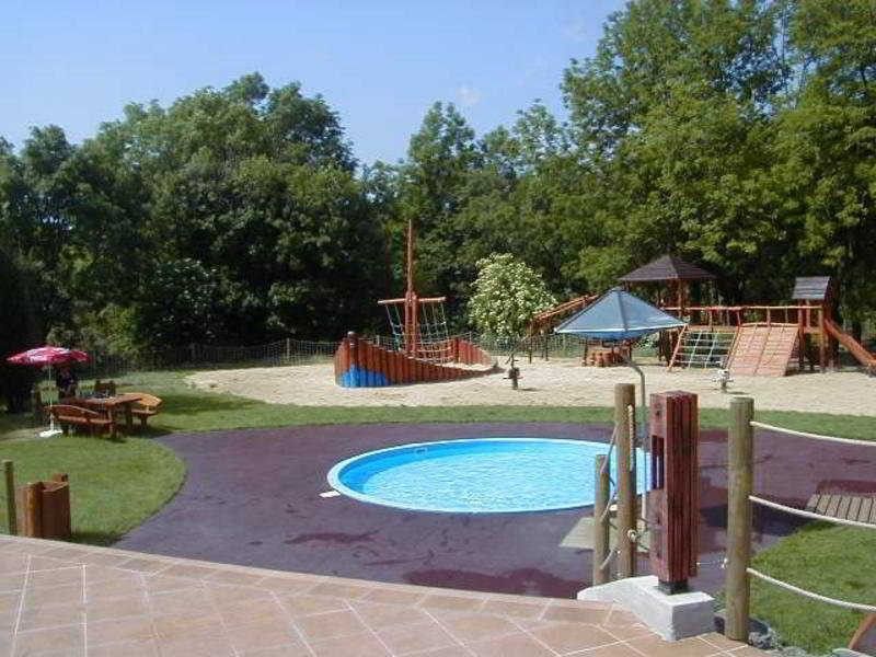 Outdoor Pictures 17