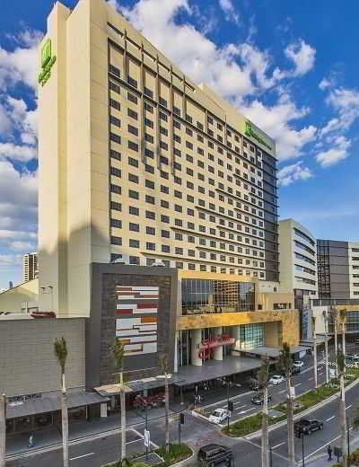 Holiday Inn & Suites Makati, an IHG Hotel