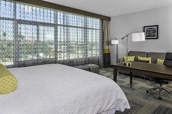 Hampton Inn & Suites Los Angeles/Hollywood, CA