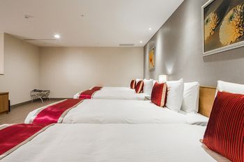 Yaward Hotel