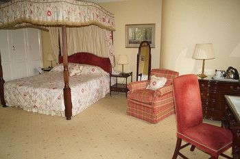 Glengarry Castle Hotel