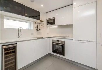 Central & Modern 2 Bedroom Old Street Flat