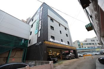 Subway Hotel