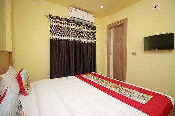 OYO 9563 Hotel RR Residency