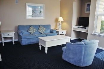Runaway Beach - 3 Bd Villa (RW 7103)