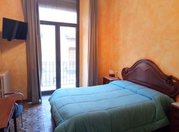Hostal Adarnius