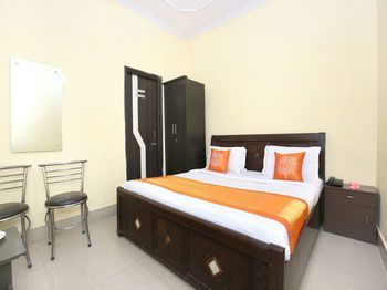 OYO 11642 Hotel Golden Grand