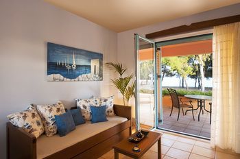 Makis Inn Resort
