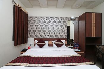 OYO 10414 Hotel Tushar Residency