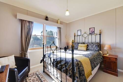 Redcliffe House Colonial Accommodation