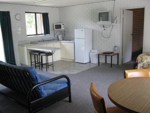 RIVER VILLAGE MOTEL & HOLIDAY UNITS