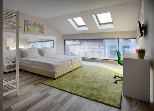 Executive Rooms and Suites Play