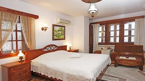 Family Hotel Varosha 2003