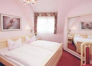HOTEL YOGA JASMIN ehemals Hotel Eberhardt-Burghardt