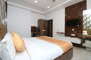 OYO 9999 Hotel La Wisteria