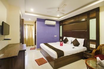 FabHotel Royal Residency Lakdikapul