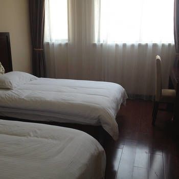 Orange Hotel Select