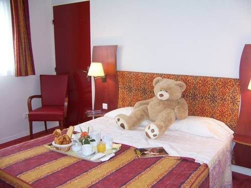 Artemis Hotel