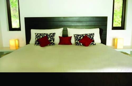 Manta Raya Hotel - right on the beach