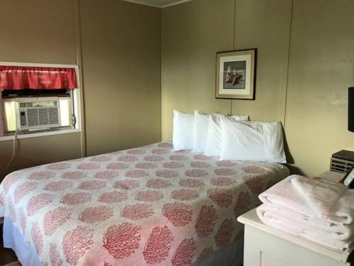 The Lakeview Inn & Cottages