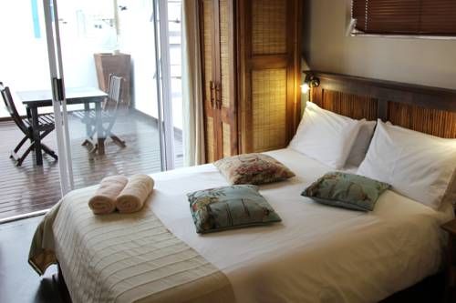 1 Point Village Guesthouse  Holiday Cottages