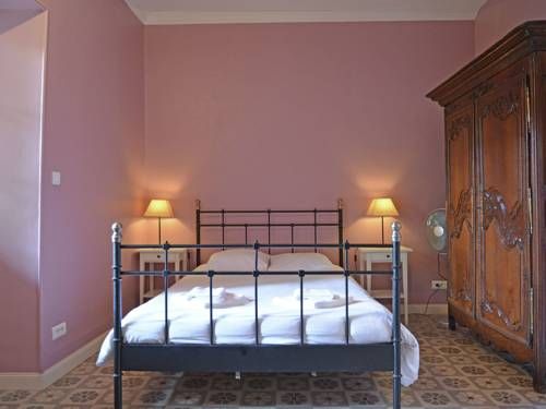 Luxurious Villa in Moussac with Swimming Pool
