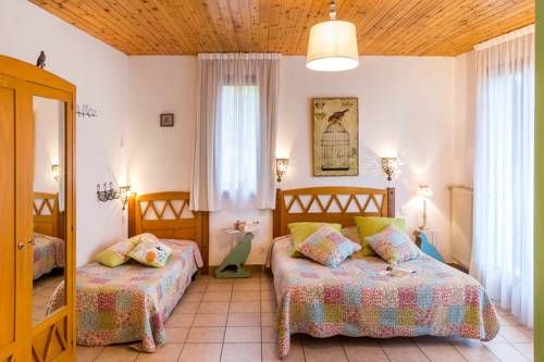 "La Combe Fleurie" Appartements & Chambres