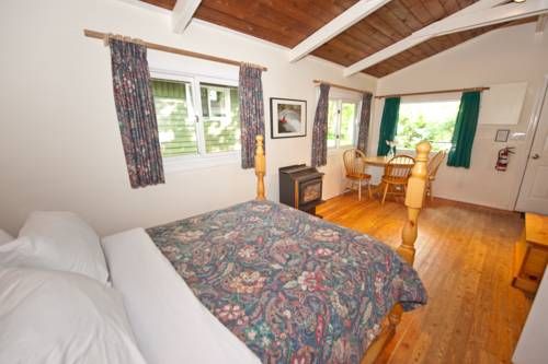 Sunwolf Riverside Cabins