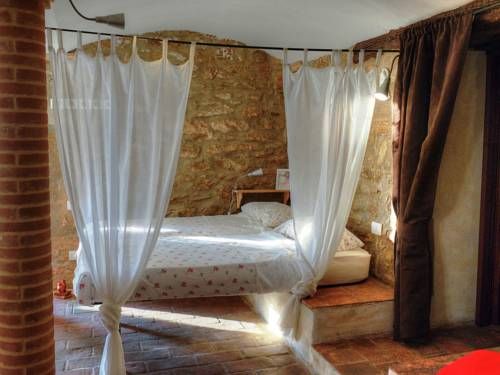 Heritage Holiday Home in Modigliana with Swimming Pool