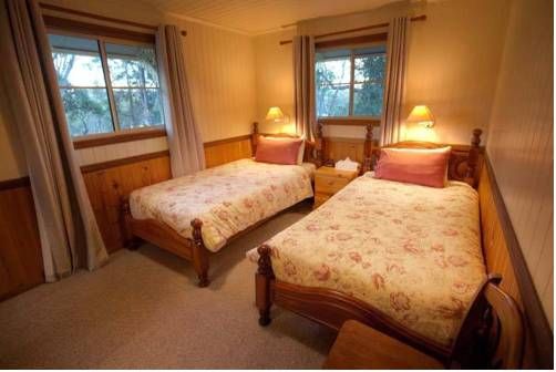 Accommodation Creek Cottages & Sundown View Suites