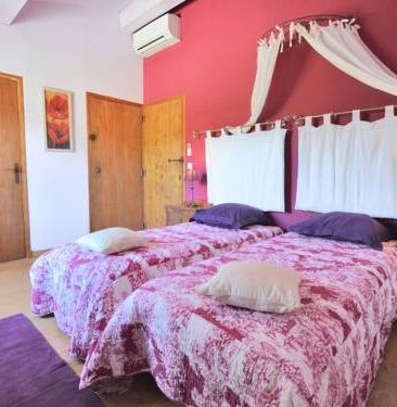 Posh Villa in Villarzel du Razes with Heated Pool & Garden