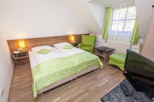 FAMILIENHOTEL UND REITERPARADIES PONYHOF