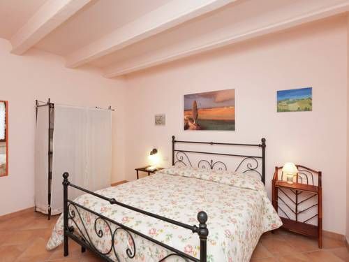 Quaint Farmhouse with Terrace in Ville di Corsano