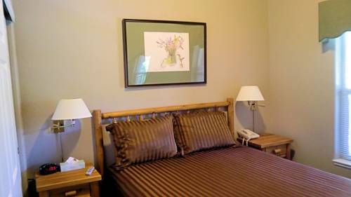 CREEKSIDE INN